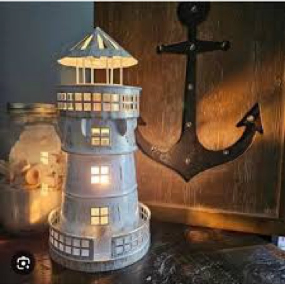 Light Your Way Scentsy Warmer- New- $65
